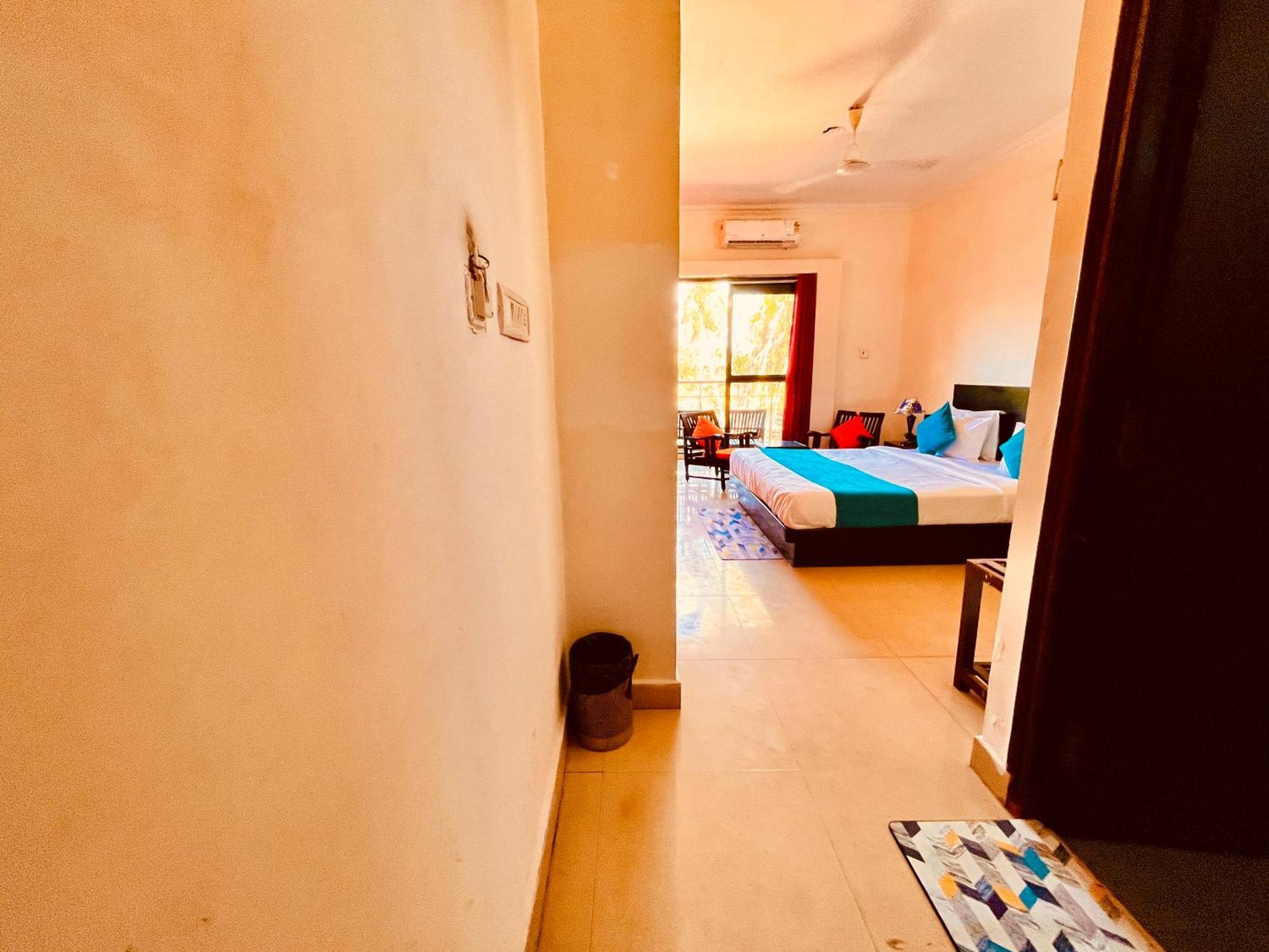 Summer Beach Resort, Goa - #Near Baga Beach #Swimming Pool #Garden #Bar #Lift #Premium Rooms #Property Of The Year #70565-84665 Калангут Екстер'єр фото