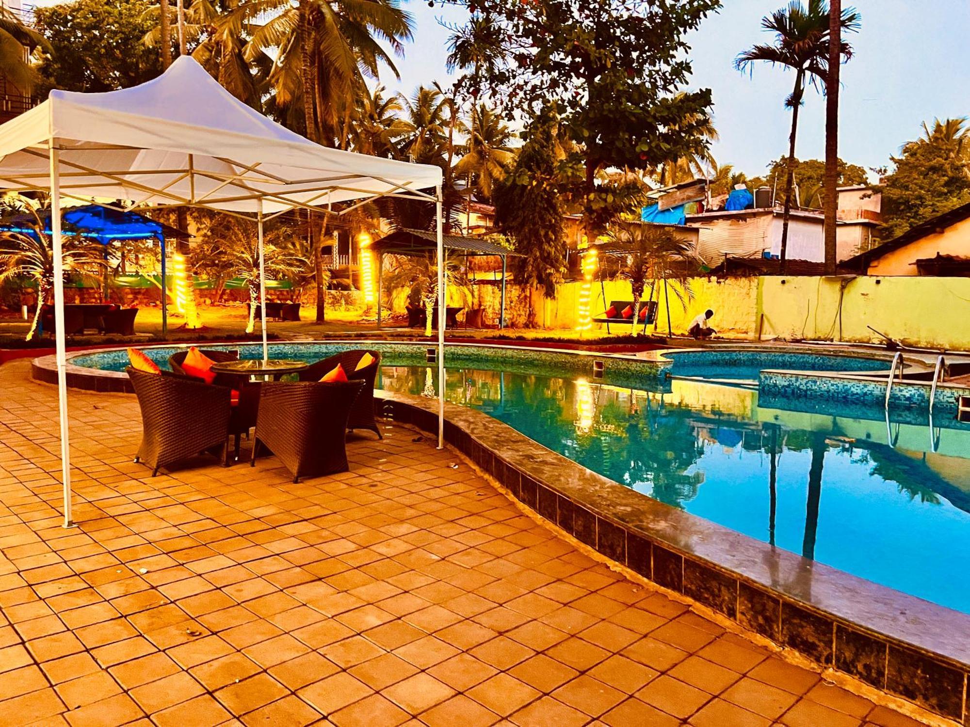 Summer Beach Resort, Goa - #Near Baga Beach #Swimming Pool #Garden #Bar #Lift #Premium Rooms #Property Of The Year #70565-84665 Калангут Екстер'єр фото