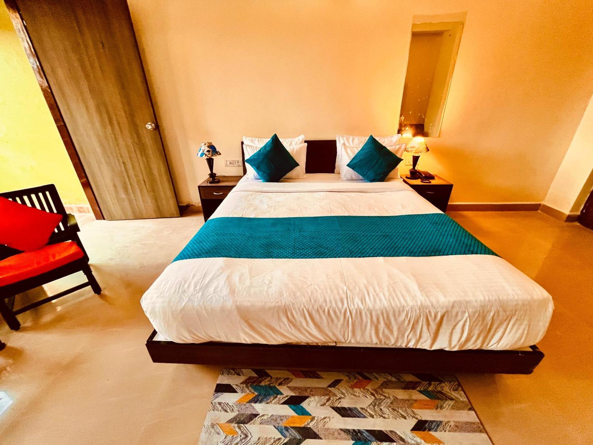 Summer Beach Resort, Goa - #Near Baga Beach #Swimming Pool #Garden #Bar #Lift #Premium Rooms #Property Of The Year #70565-84665 Калангут Екстер'єр фото