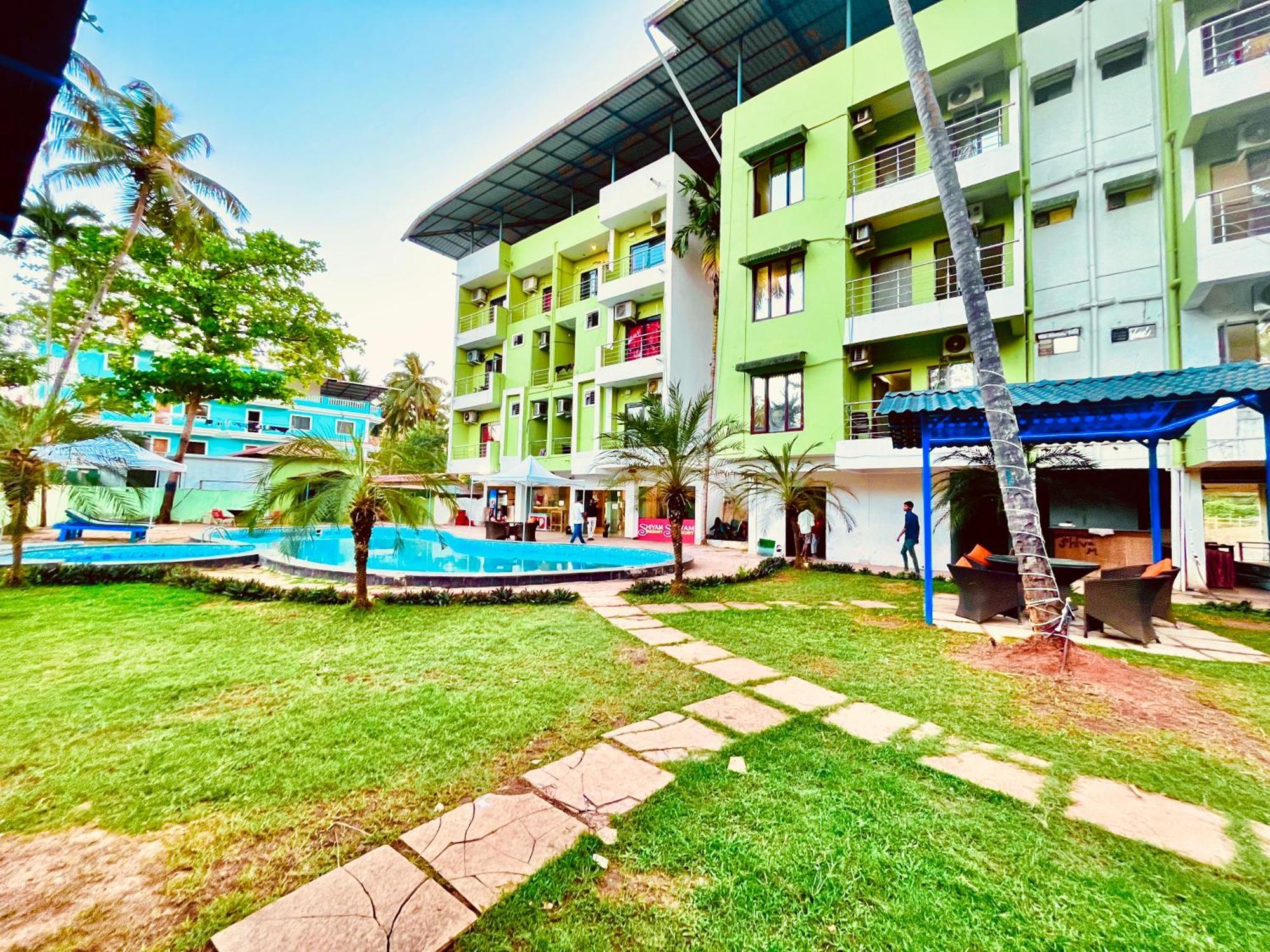 Summer Beach Resort, Goa - #Near Baga Beach #Swimming Pool #Garden #Bar #Lift #Premium Rooms #Property Of The Year #70565-84665 Калангут Екстер'єр фото