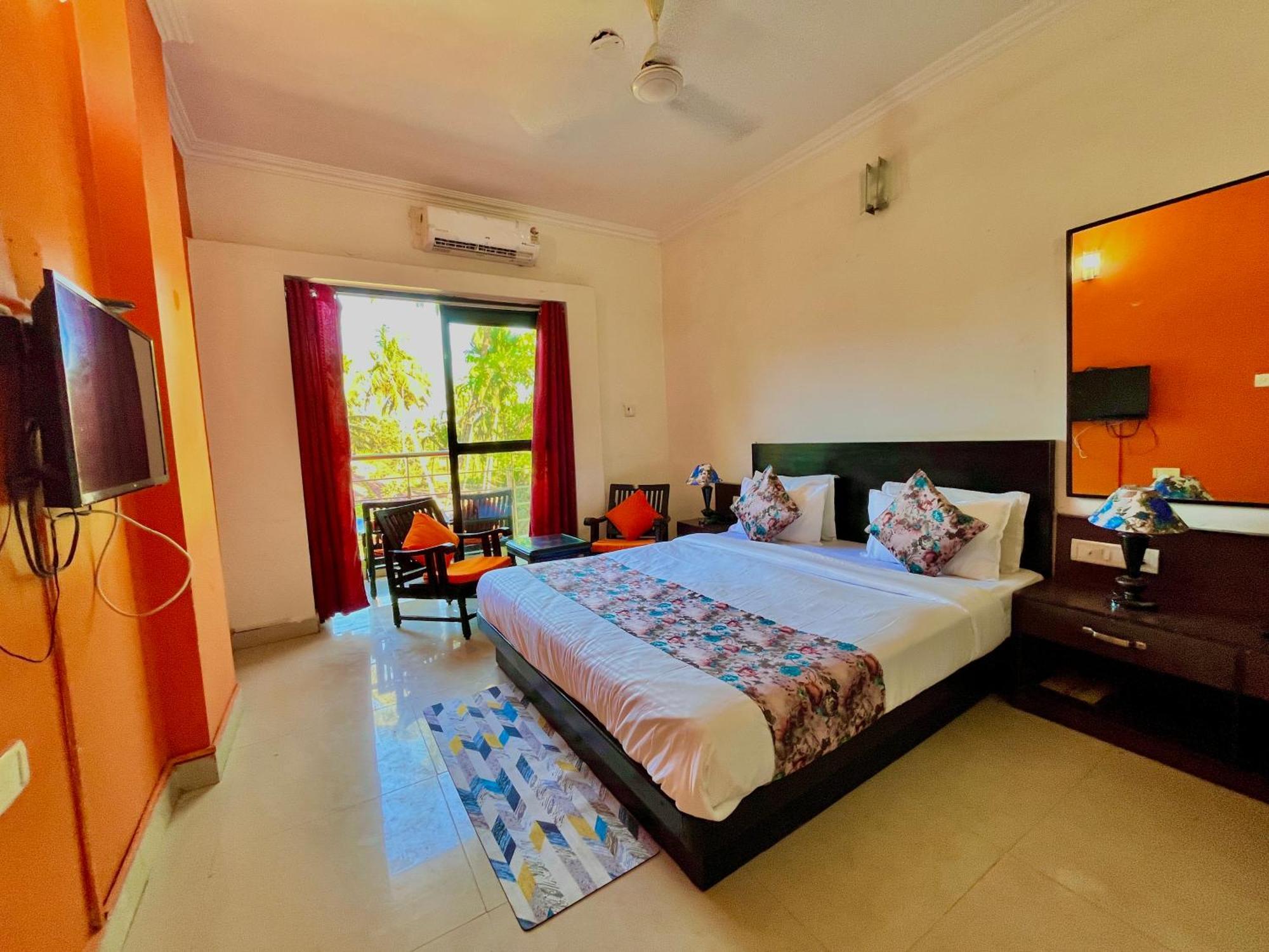 Summer Beach Resort, Goa - #Near Baga Beach #Swimming Pool #Garden #Bar #Lift #Premium Rooms #Property Of The Year #70565-84665 Калангут Екстер'єр фото
