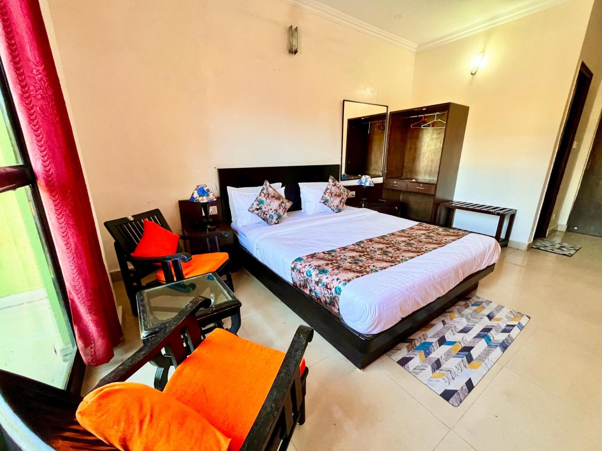 Summer Beach Resort, Goa - #Near Baga Beach #Swimming Pool #Garden #Bar #Lift #Premium Rooms #Property Of The Year #70565-84665 Калангут Екстер'єр фото