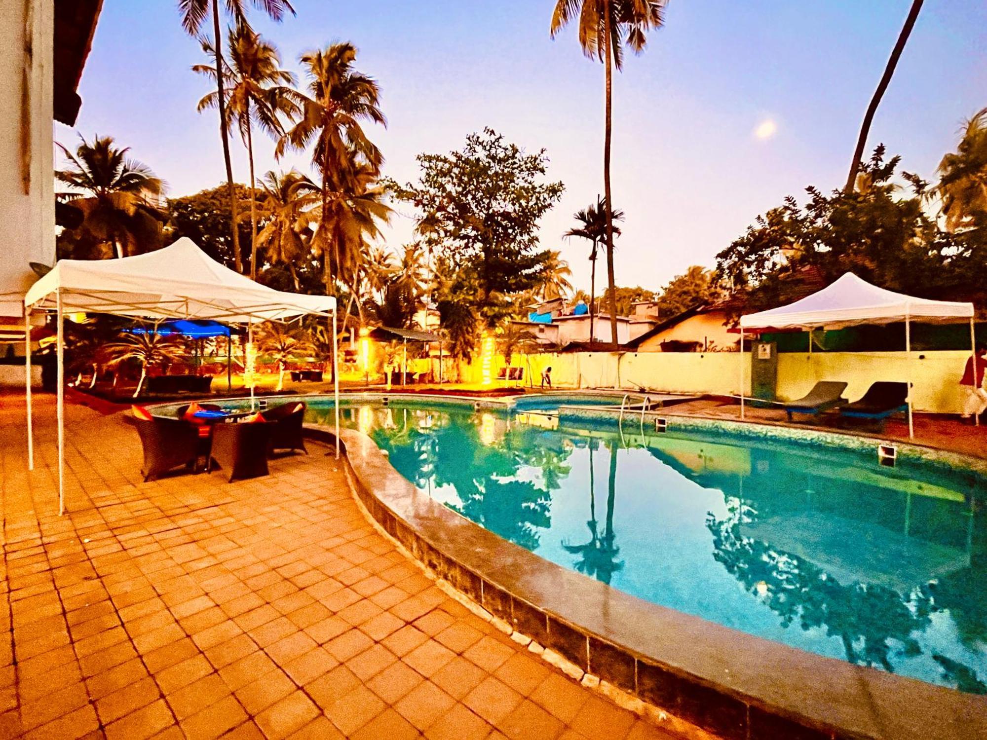 Summer Beach Resort, Goa - #Near Baga Beach #Swimming Pool #Garden #Bar #Lift #Premium Rooms #Property Of The Year #70565-84665 Калангут Екстер'єр фото