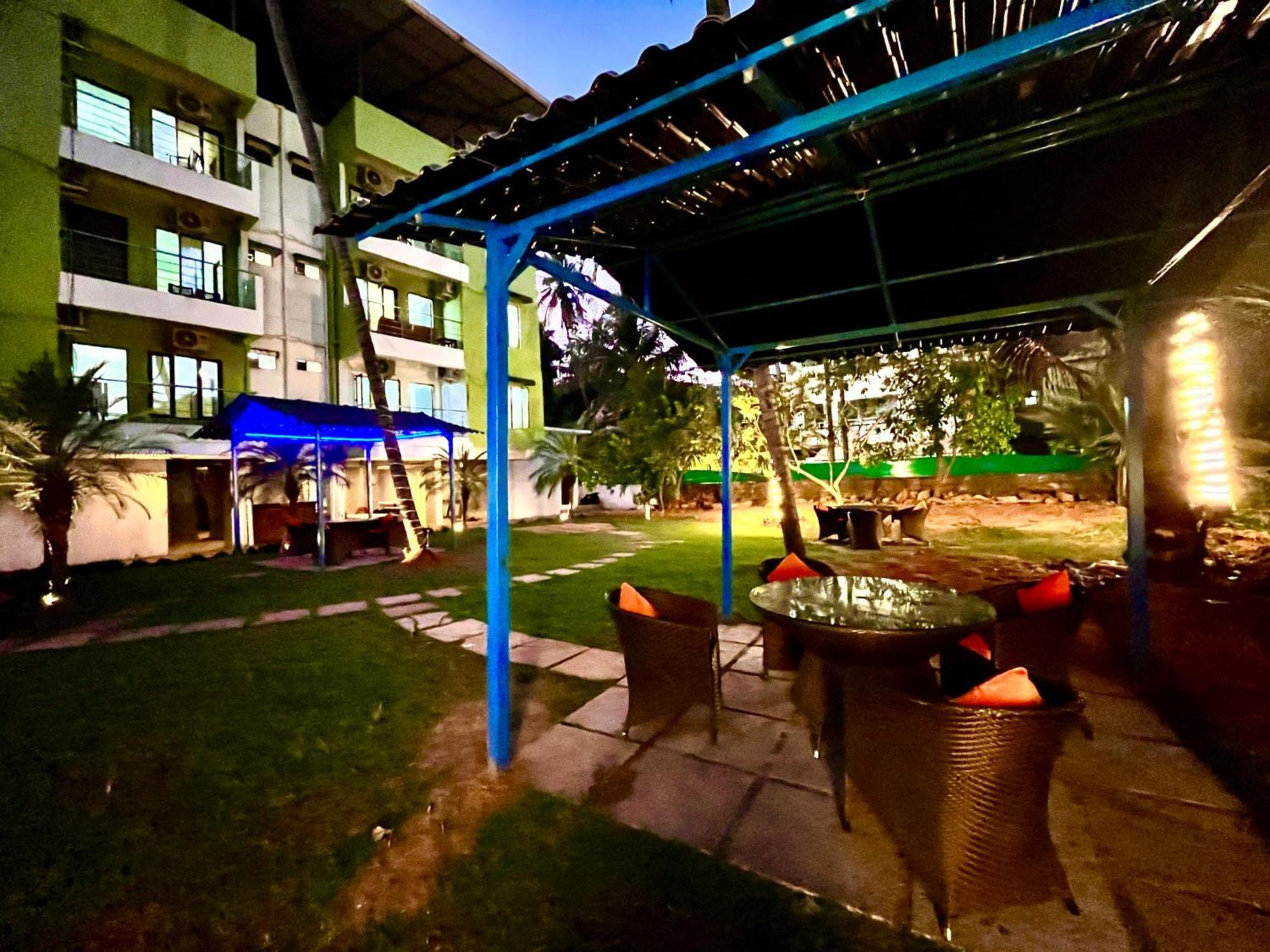 Summer Beach Resort, Goa - #Near Baga Beach #Swimming Pool #Garden #Bar #Lift #Premium Rooms #Property Of The Year #70565-84665 Калангут Екстер'єр фото
