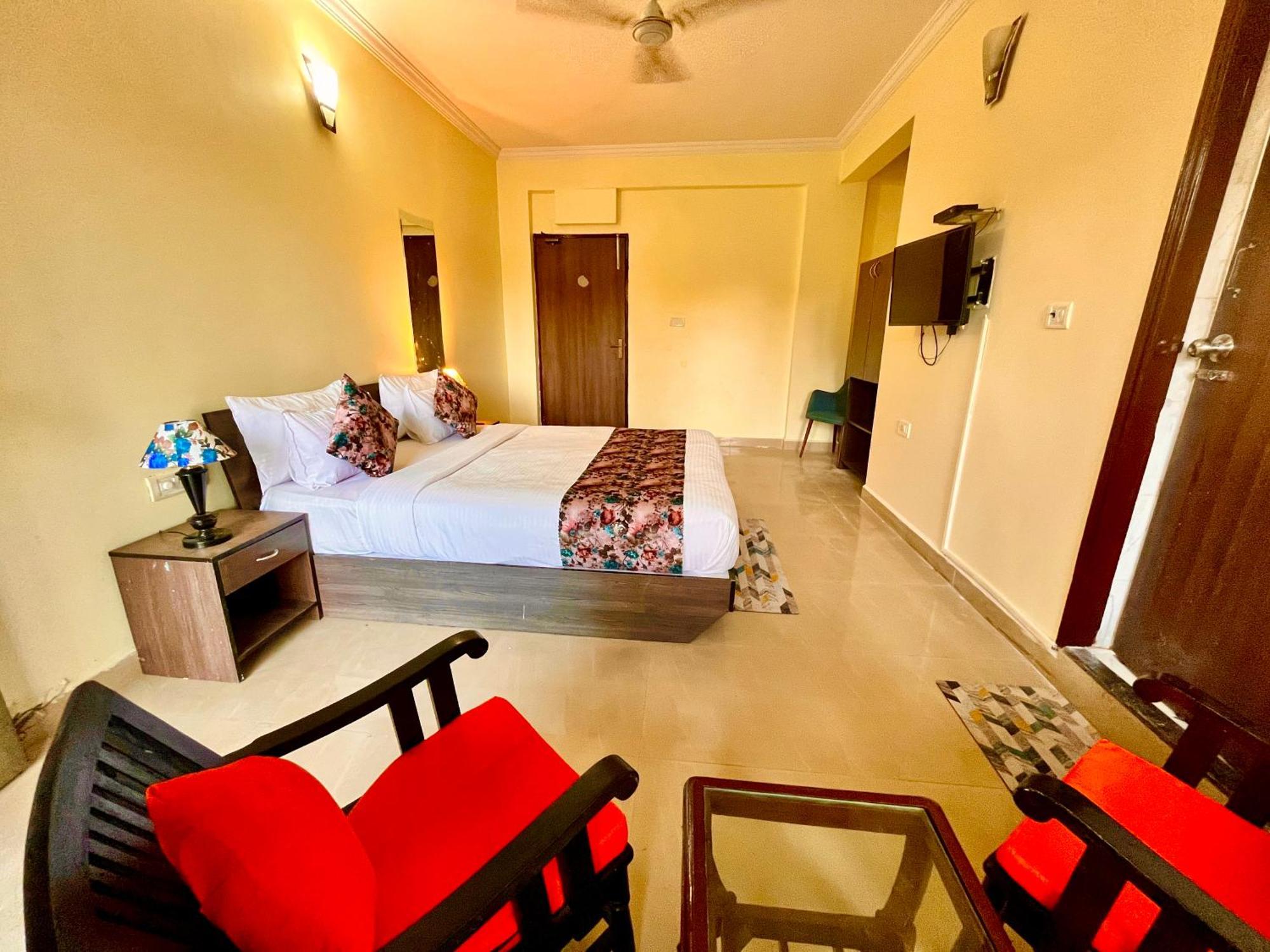 Summer Beach Resort, Goa - #Near Baga Beach #Swimming Pool #Garden #Bar #Lift #Premium Rooms #Property Of The Year #70565-84665 Калангут Екстер'єр фото