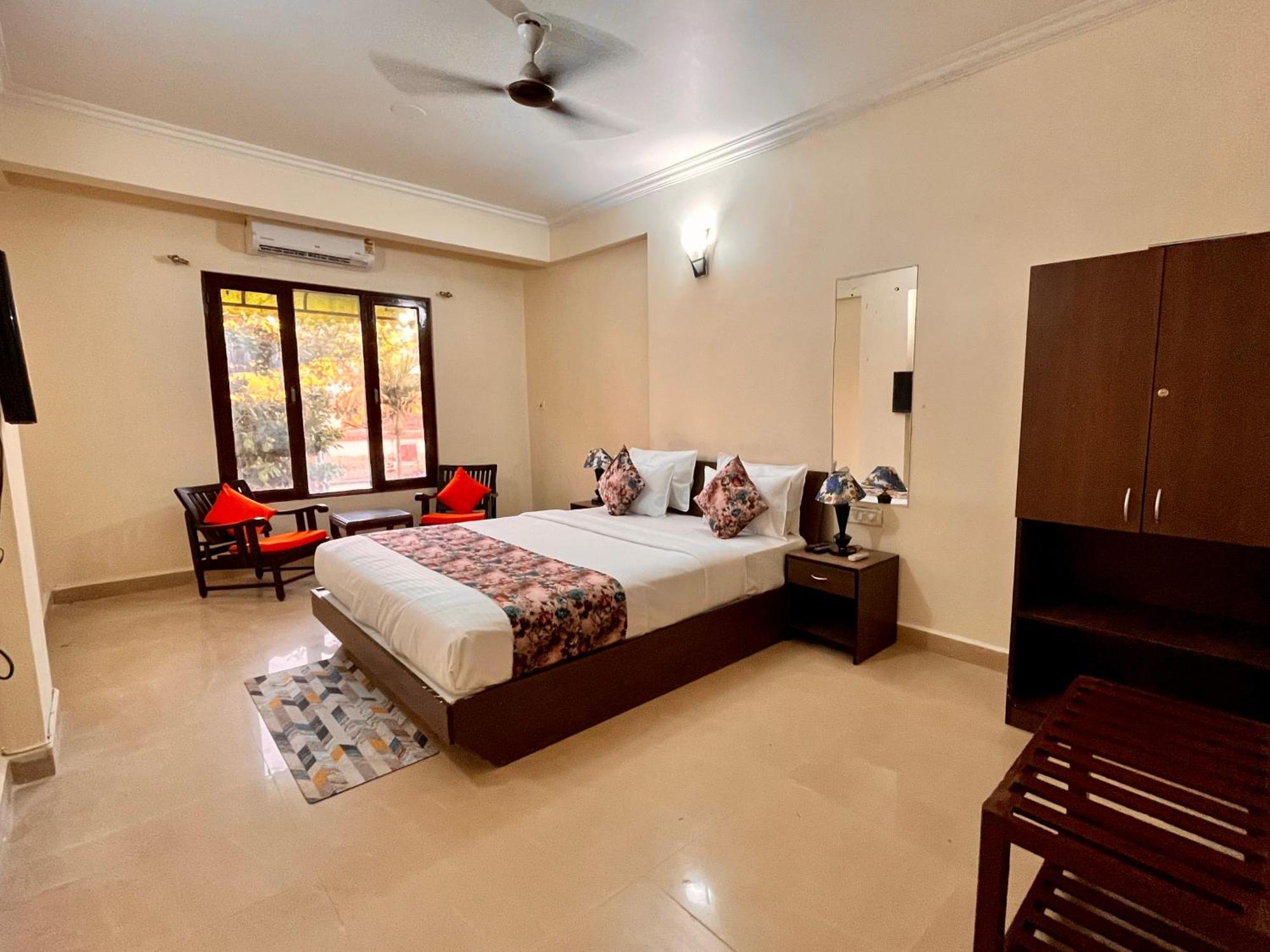 Summer Beach Resort, Goa - #Near Baga Beach #Swimming Pool #Garden #Bar #Lift #Premium Rooms #Property Of The Year #70565-84665 Калангут Екстер'єр фото