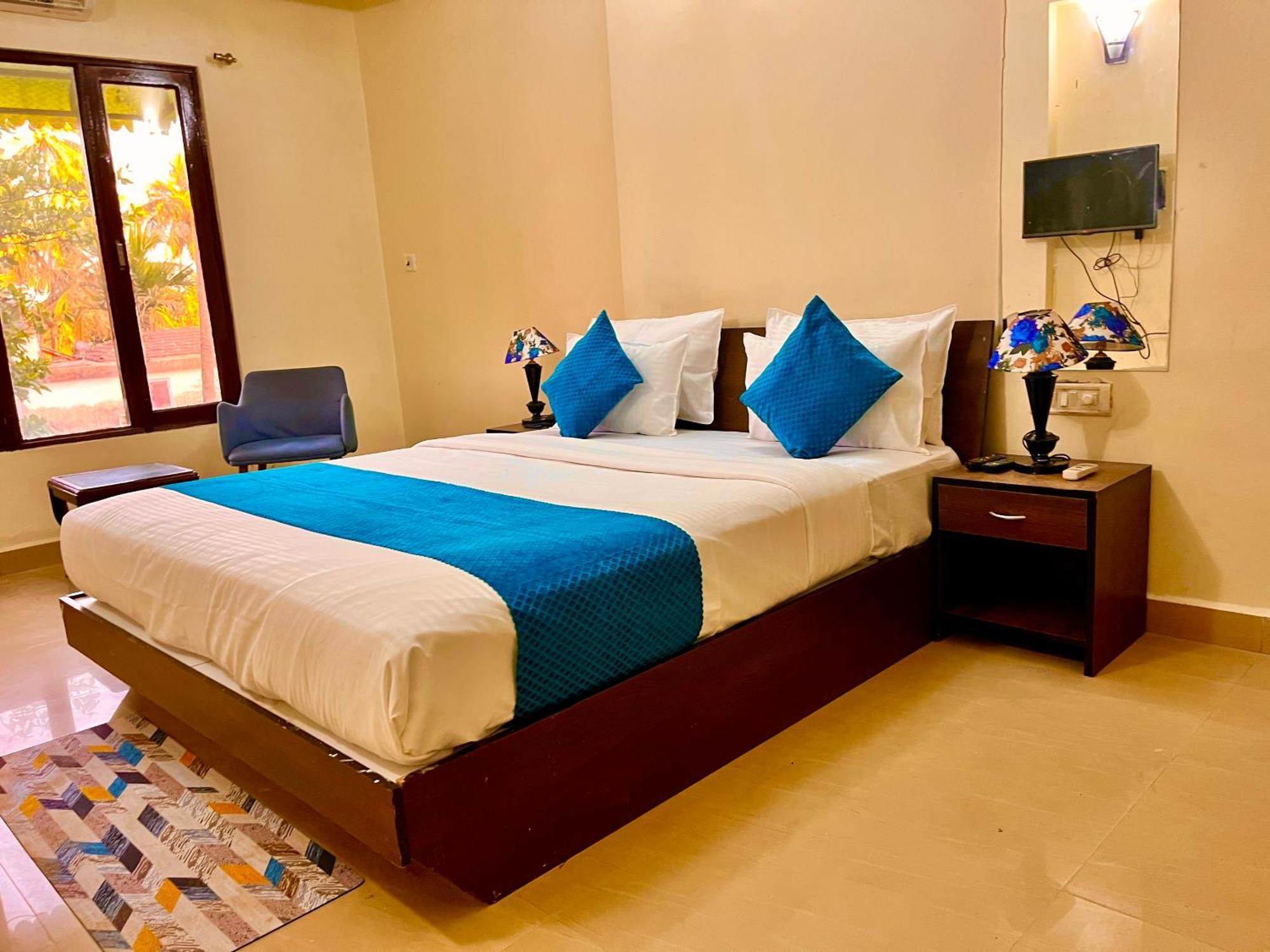 Summer Beach Resort, Goa - #Near Baga Beach #Swimming Pool #Garden #Bar #Lift #Premium Rooms #Property Of The Year #70565-84665 Калангут Екстер'єр фото